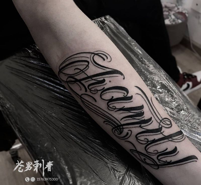 family纹身图片_成品手臂字符纹身图案