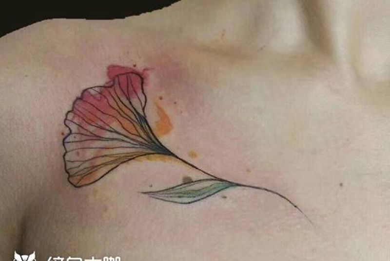 水彩银杏叶纹身图片