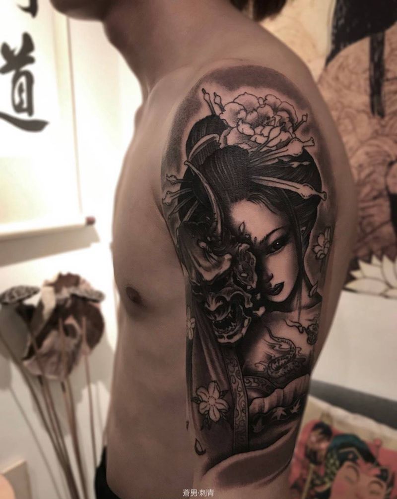 一个妹子纹身图片_手臂新传统纹身图案