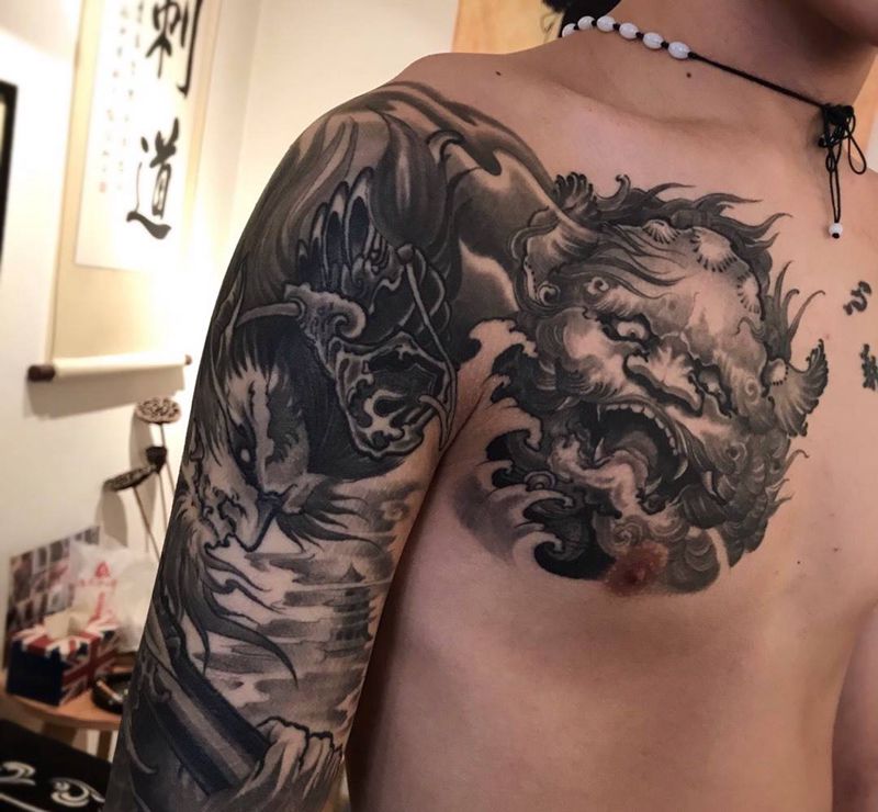 恢复1年后纹身图片_胸部手臂老传统纹身图案