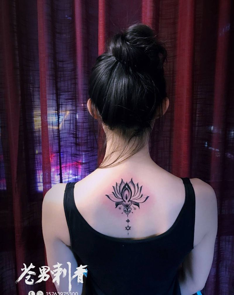 弯得否纹身图片