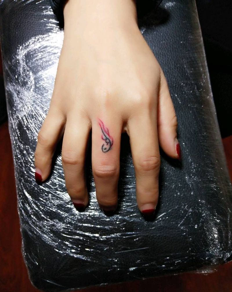 抽象小鱼一条纹身图片_手部成品纹身图案