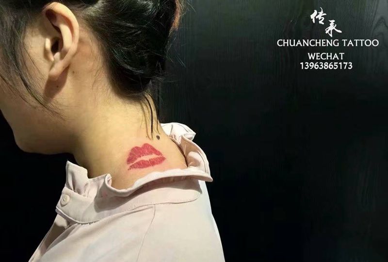 唇印纹身图片