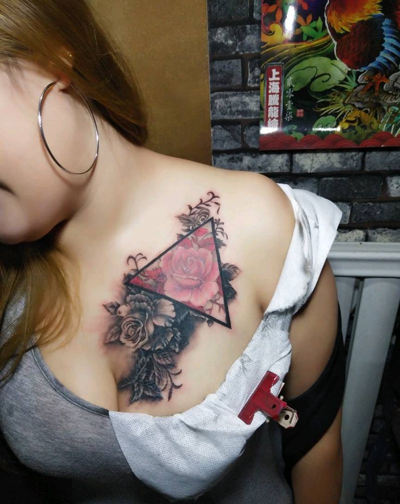 遮盖后人生两仪纹身图片_胸部清新植物成品纹身图案