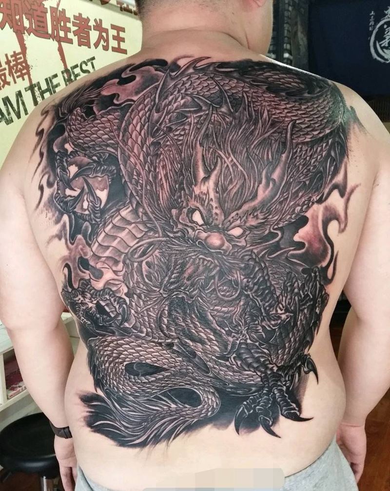 满背龙纹身图片_背部传统成品纹身图案