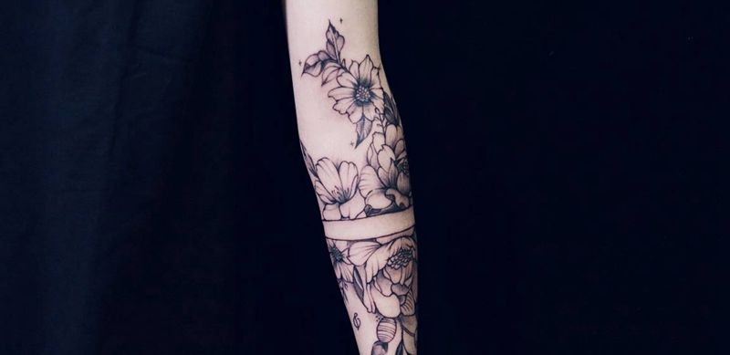 素花包小臂纹身图片_手臂水彩点刺纹身图案