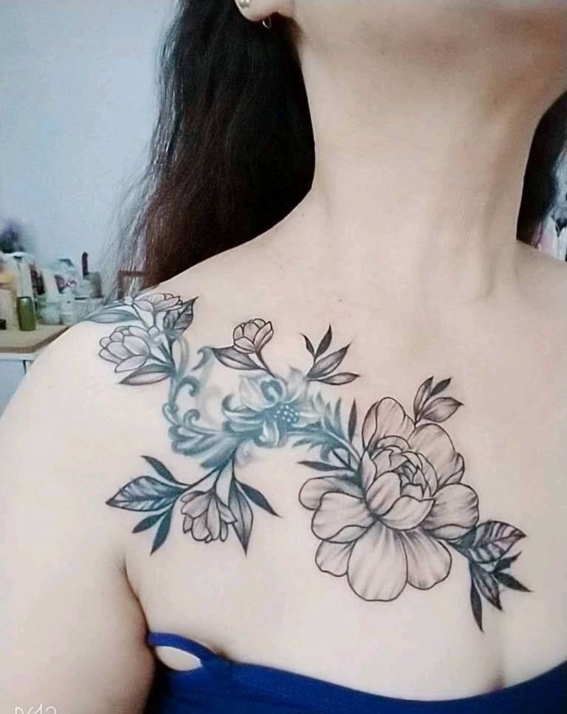 素花纹身图片_胸部纹身图案