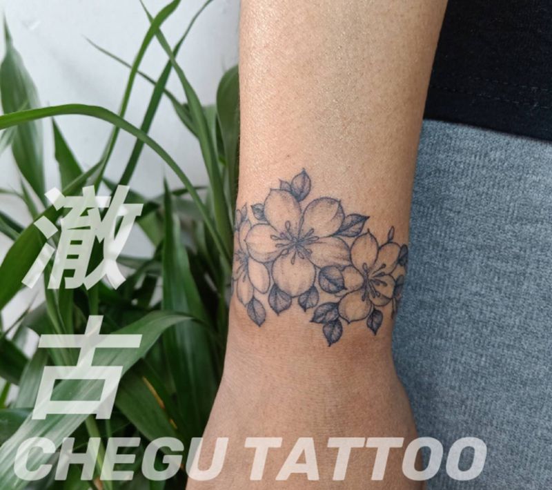 素花纹身图片_手部纹身图案