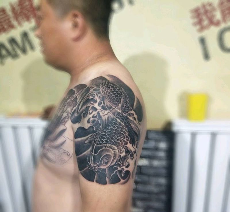 财鲤半甲纹身图片_手臂胸部纹身图案