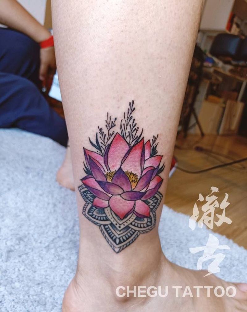 梵花纹身图片_脚部点刺几何纹身图案