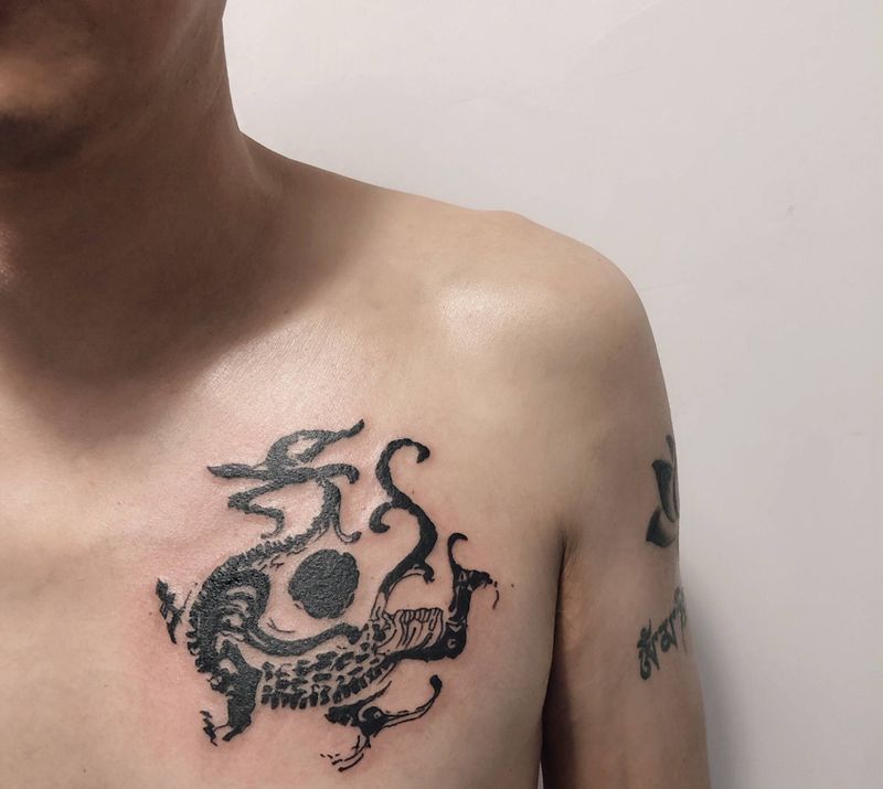 龙图腾纹身图片_胸部图腾龙纹身图案