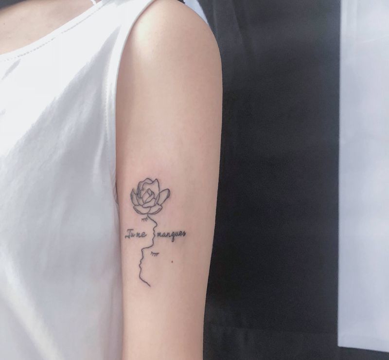 纪念母亲纹身图片_手臂栀子花 法文纹身图案