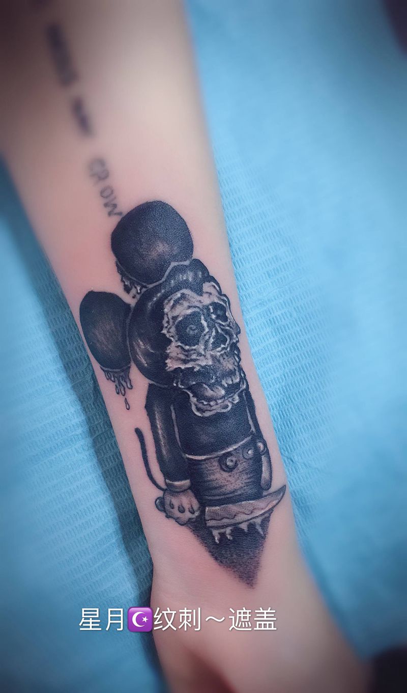 暗黑米老鼠纹身图片_手臂纹身图案