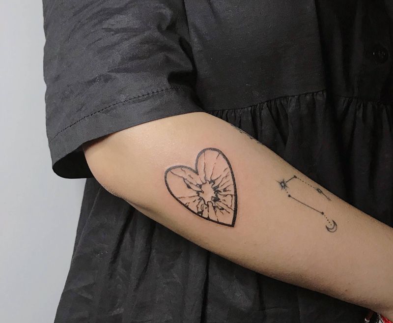 心纹身图片_手臂Old School纹身图案