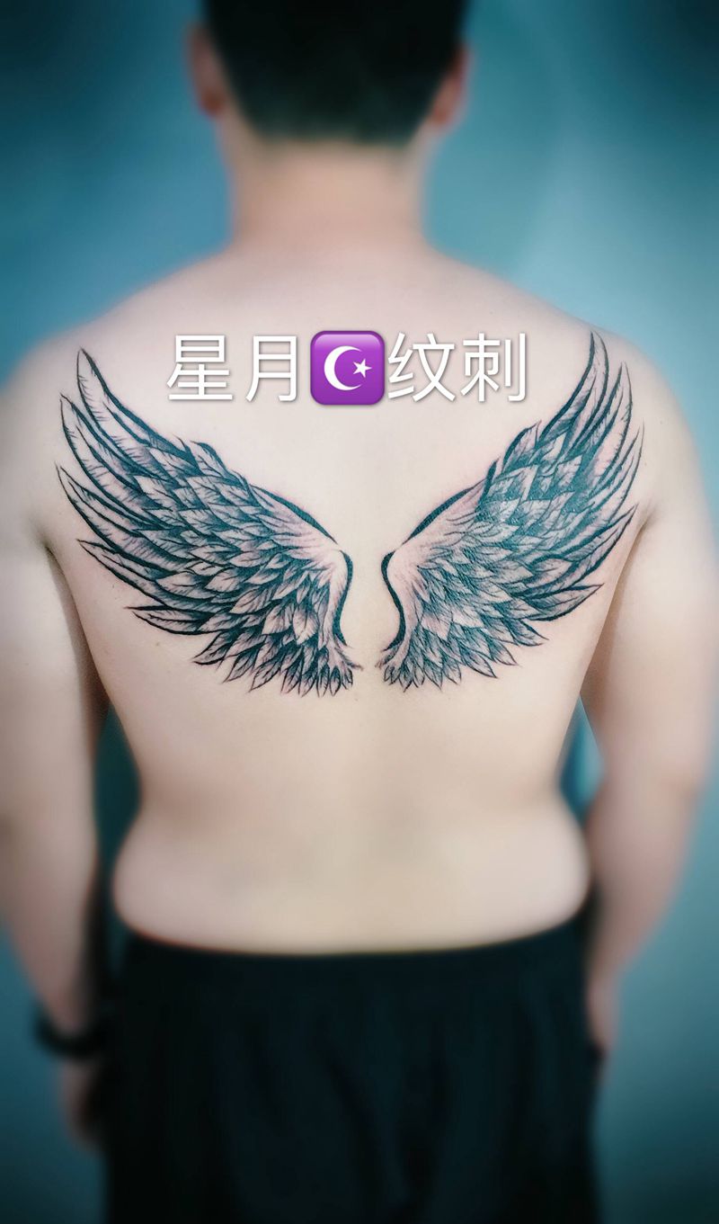 翅膀纹身图片_背部纹身图案