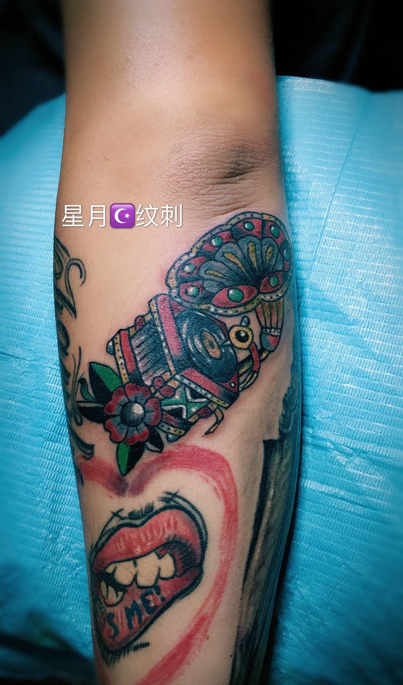 留声机纹身图片_手臂纹身图案