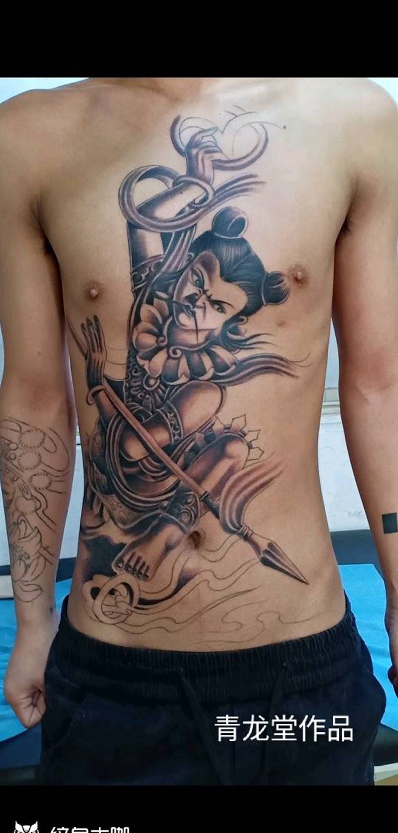 诺咋未完成纹身图片_胸部腹部老传统新传统纹身图案