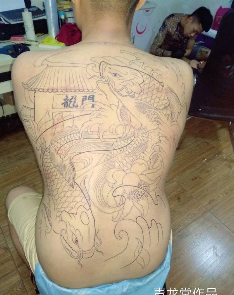 鱼跃龙门线纹身图片