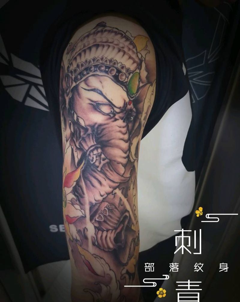 花臂象神鲤鱼纹身图片_手臂新传统纹身图案