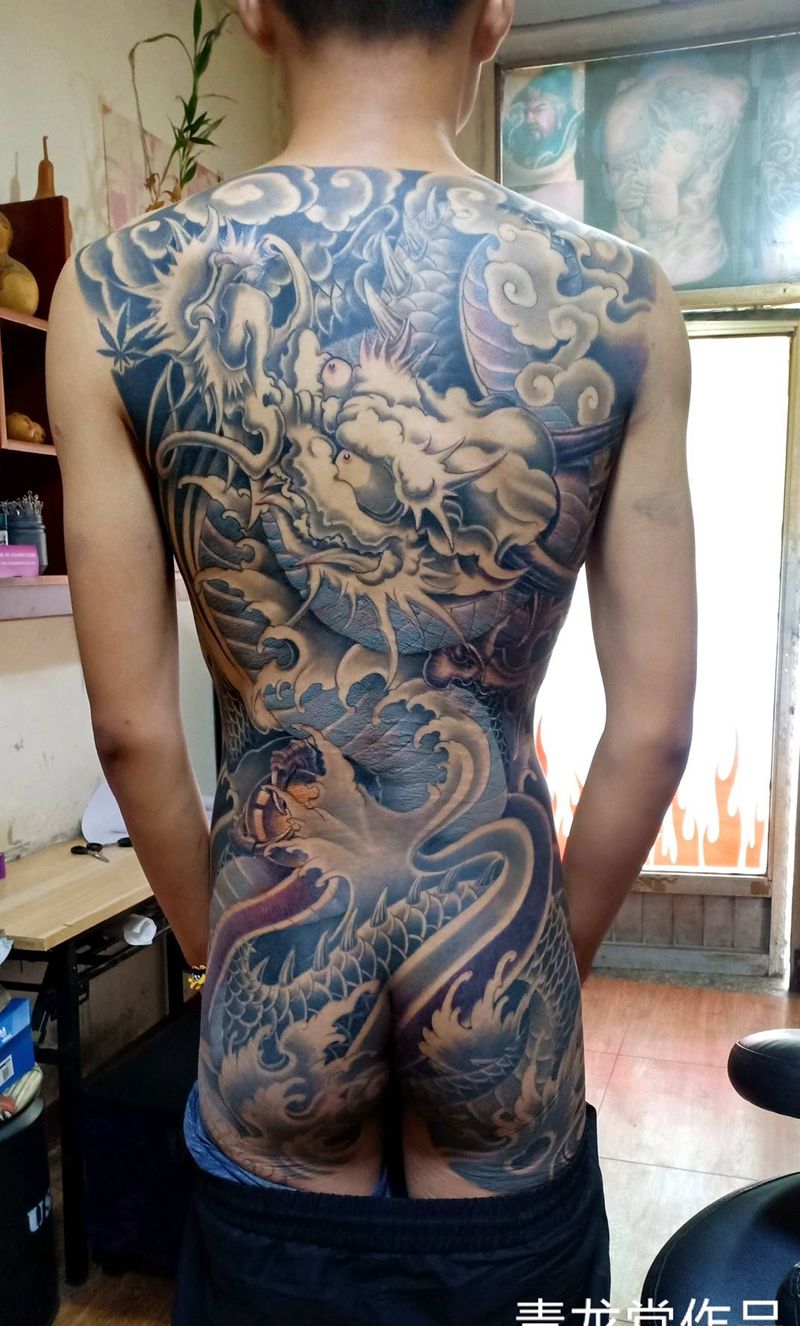 龙纹身图片_背部臀部新传统老传统纹身图案