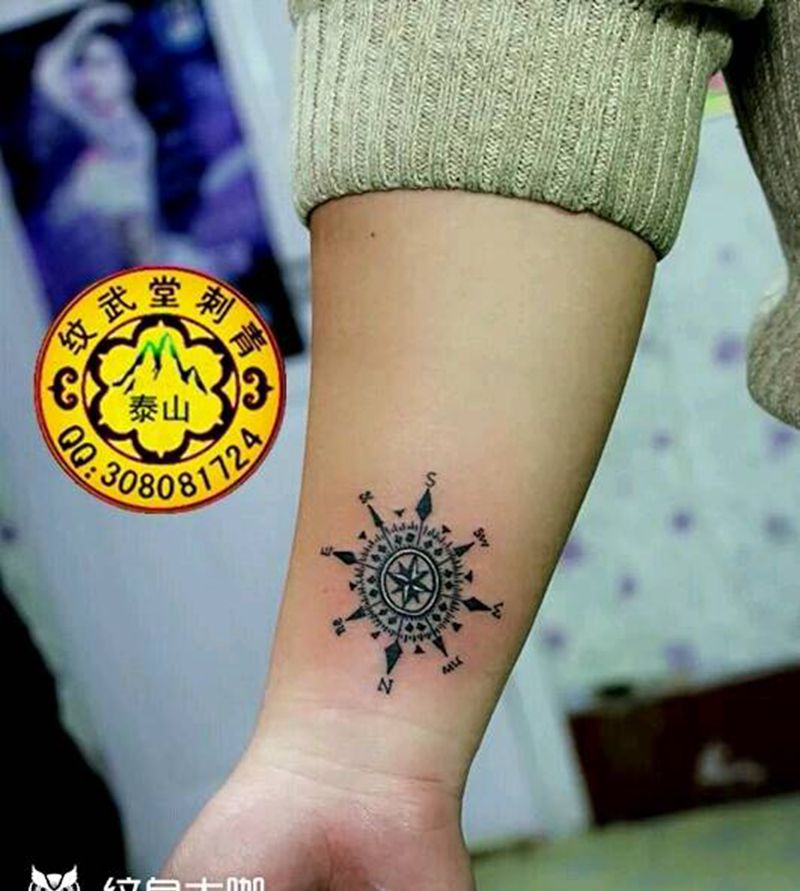 指南针纹身图片