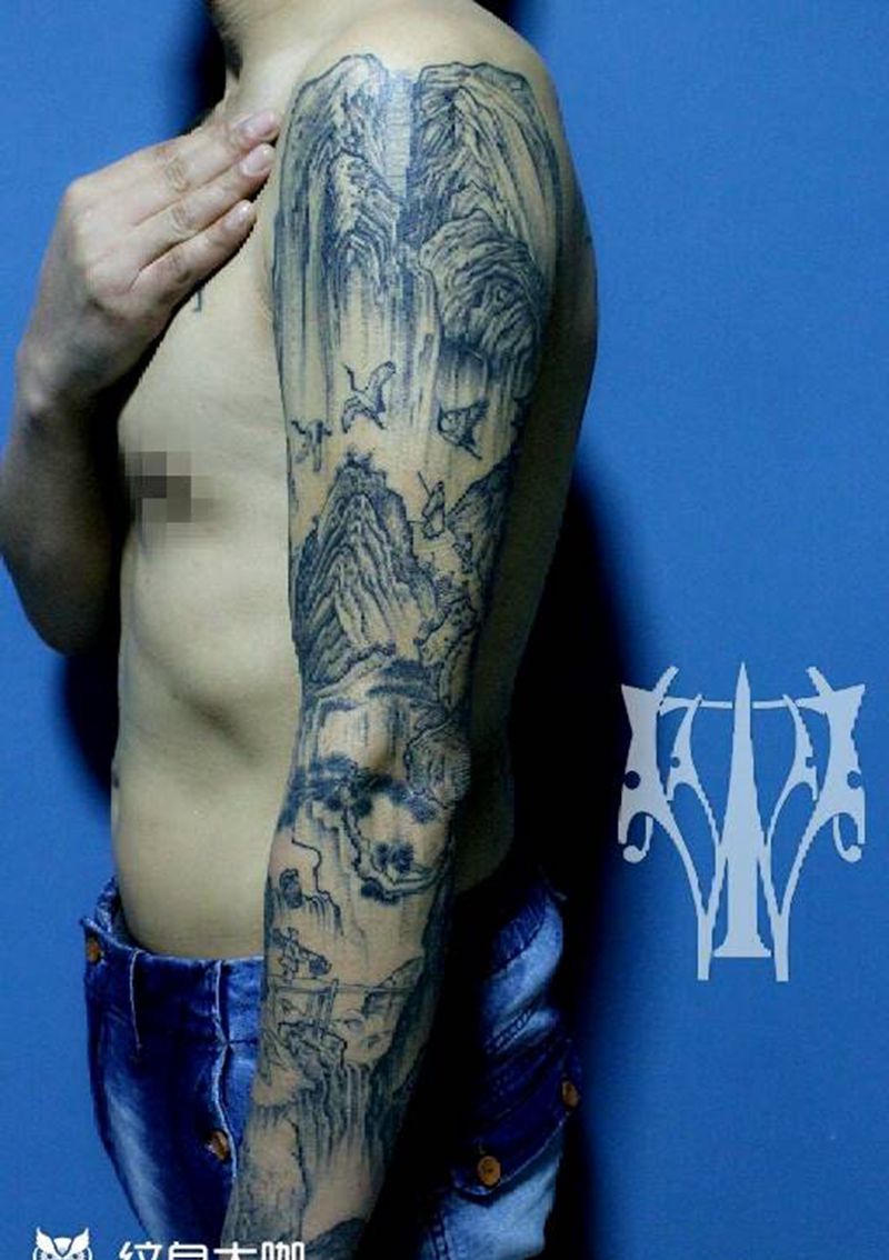 山水花臂纹身图片