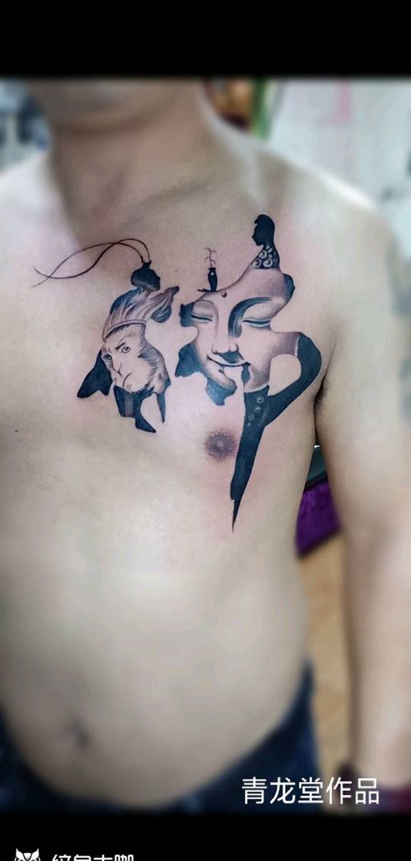 佛纹身图片_胸部肩部老传统纹身图案