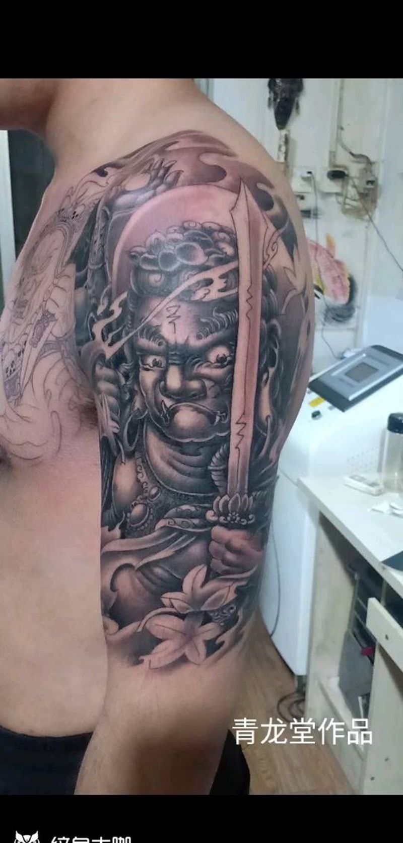 明王纹身图片_肩部胸部新传统老传统纹身图案