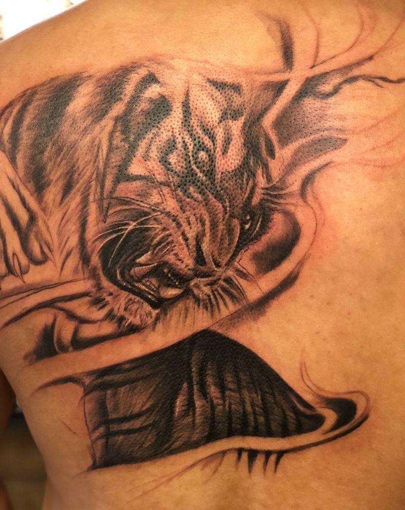 满背写实大老虎纹身图片
