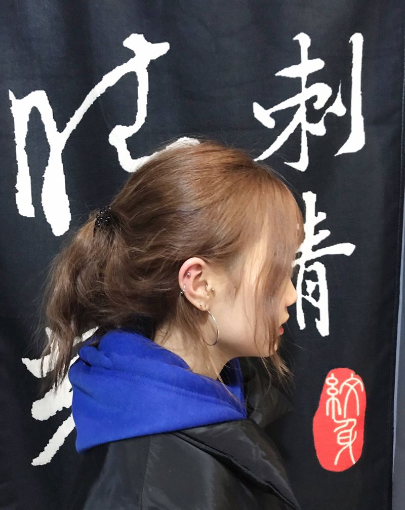 小耳，耳桥，耳骨纹身图片