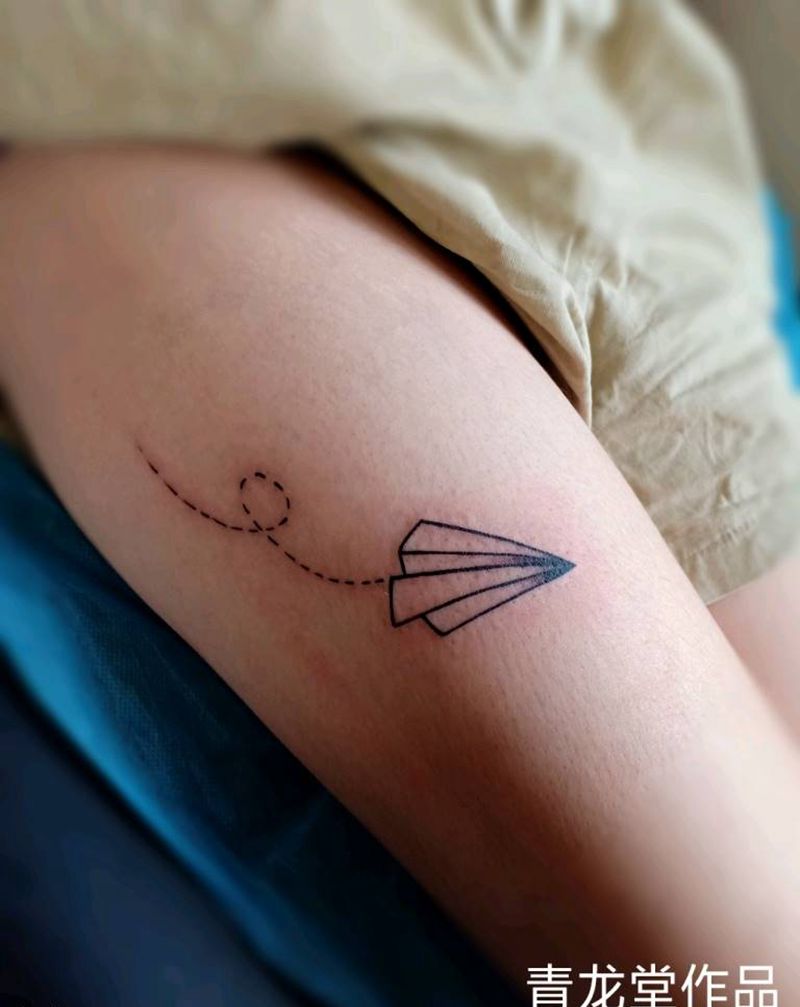 纸飞机纹身图片_腿部臀部老传统几何纹身图案