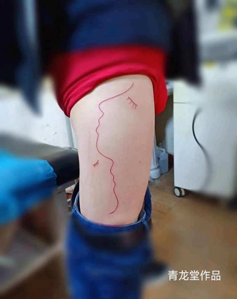 简约线纹身图片_腿部臀部几何花体字纹身图案