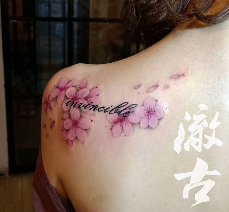樱花纹身图片_背部水墨水彩纹身图案