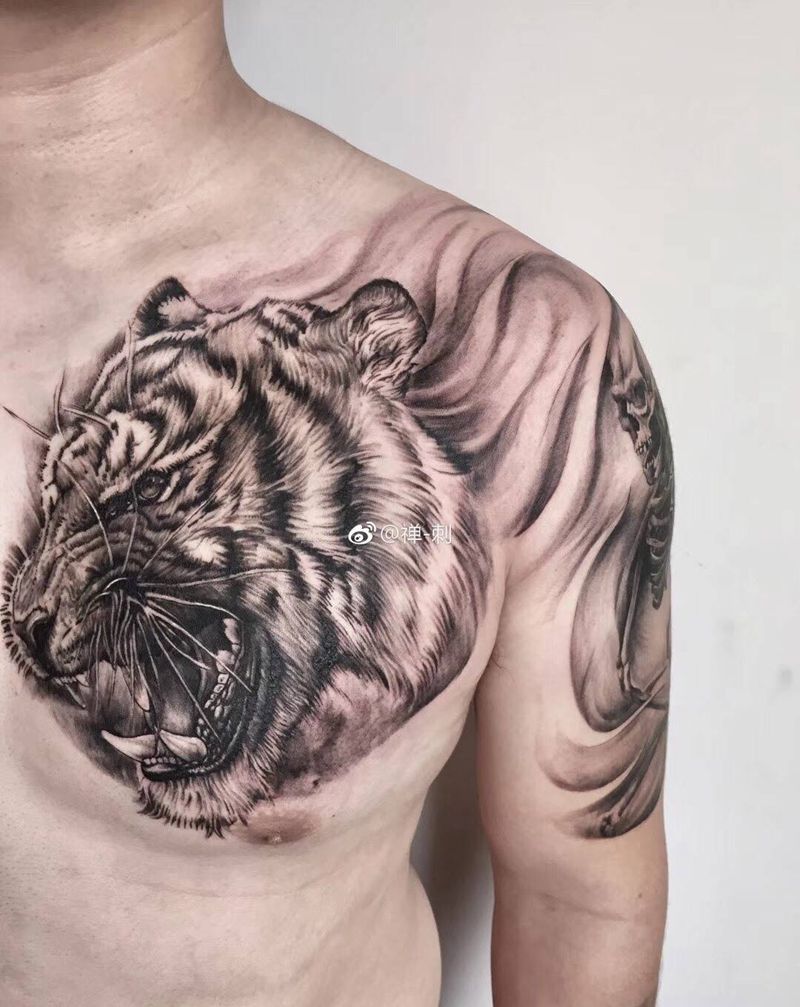 写实老虎纹身图片_胸部欧美写实老虎纹身图案