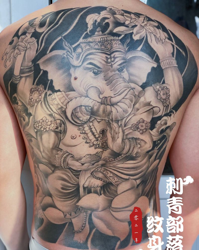 象神纹身图片_背部新传统象神纹身图案