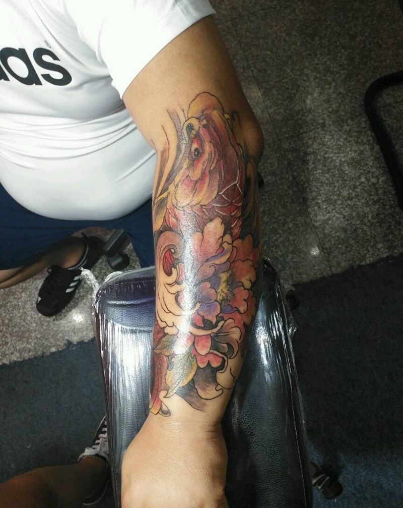 鲤鱼遮盖纹身图片_手臂传统动物静物成品纹身图案