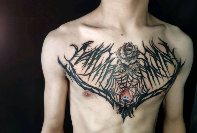 私人订制花胸纹身图片_胸部花体字纹身图案