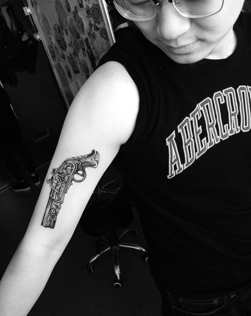 洋枪一把纹身图片