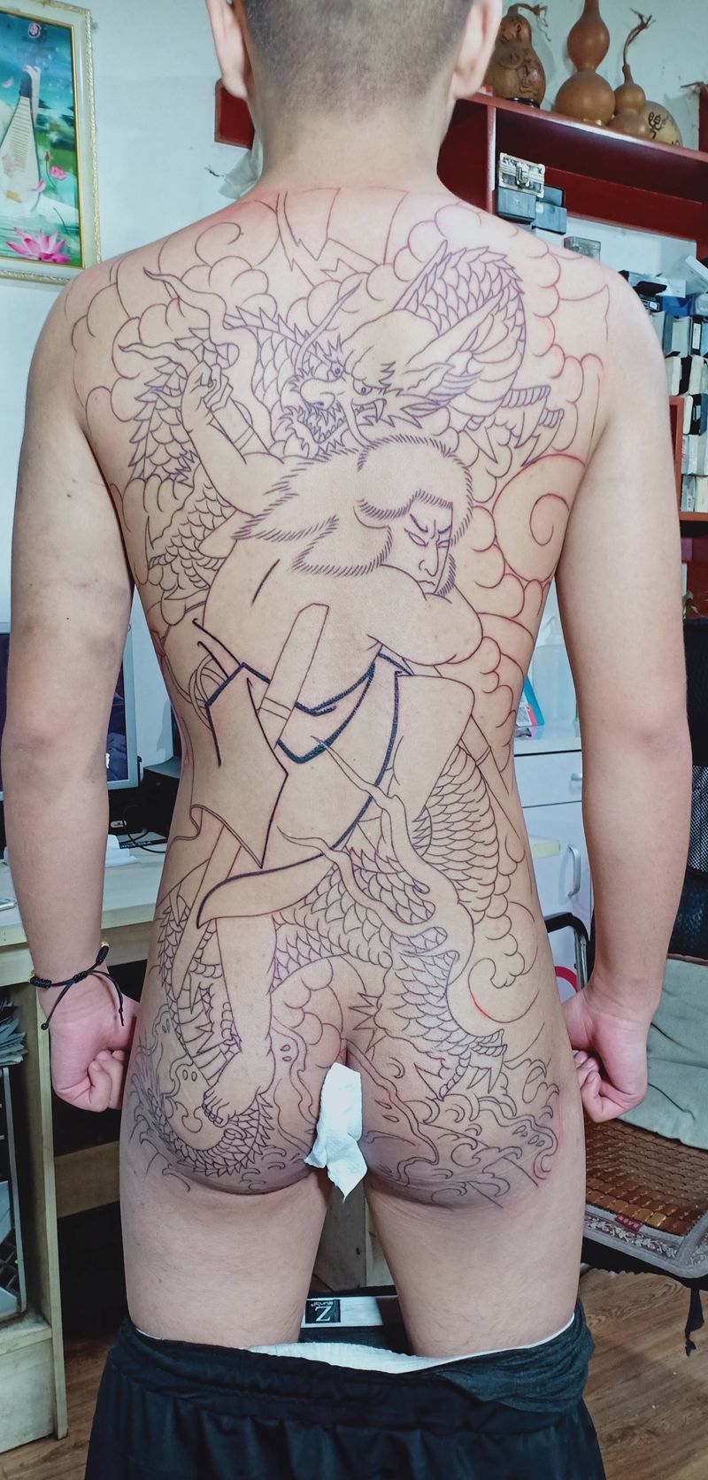 九纹龙纹身图片_背部臀部老传统纹身图案