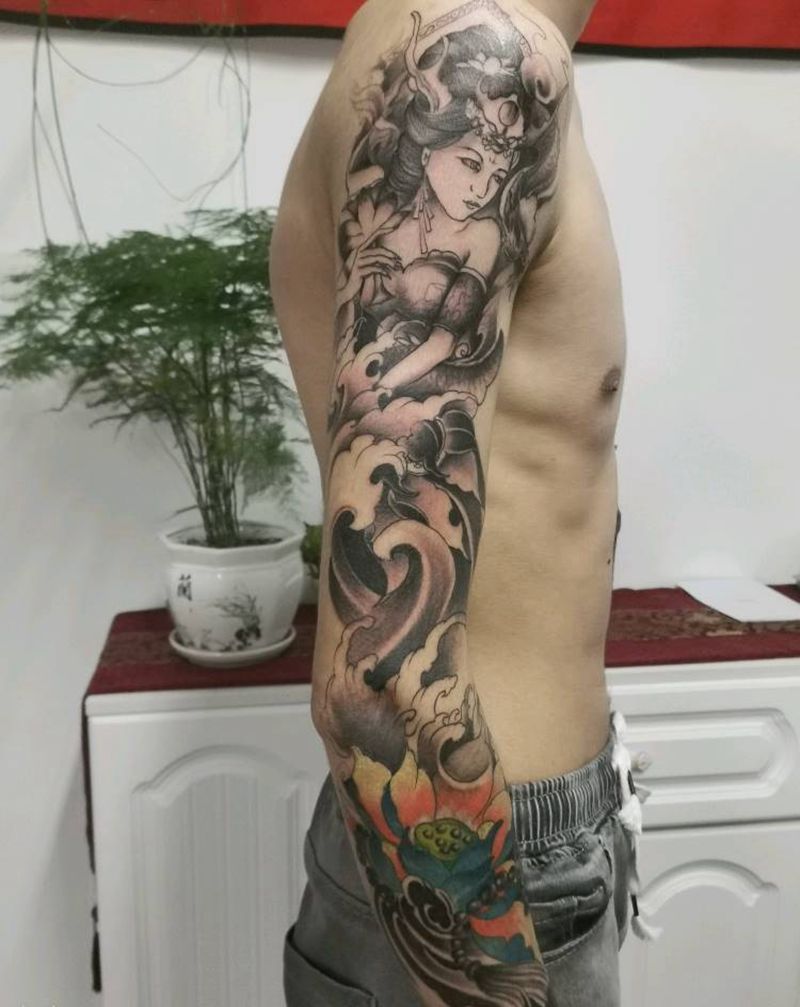 龙姬，艺妓纹身图片_手臂新传统艺妓，荷花纹身图案
