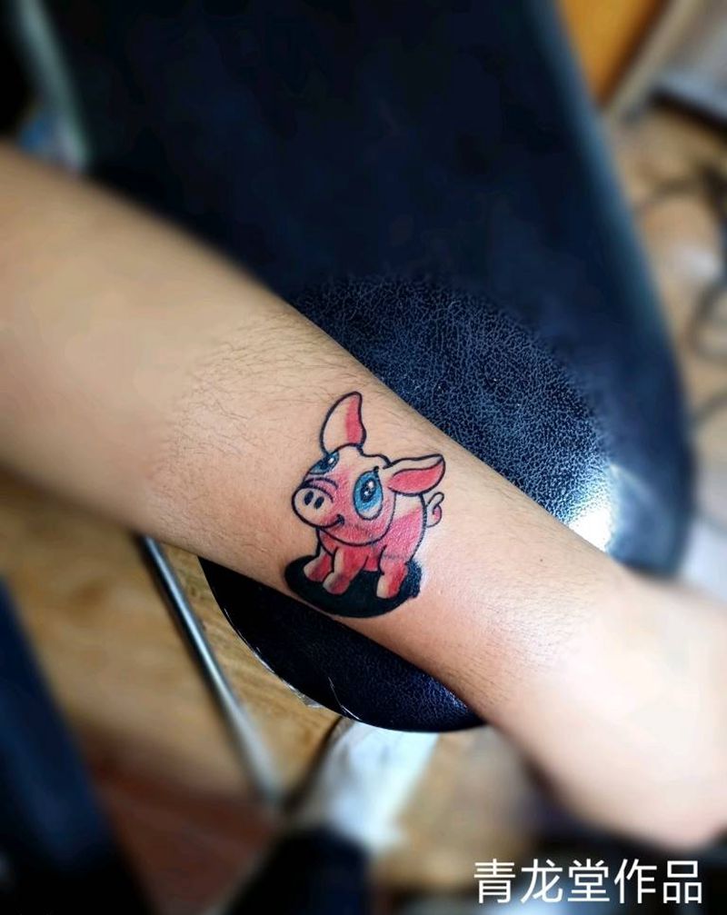 小猪纹身图片_手部手臂老传统新传统纹身图案