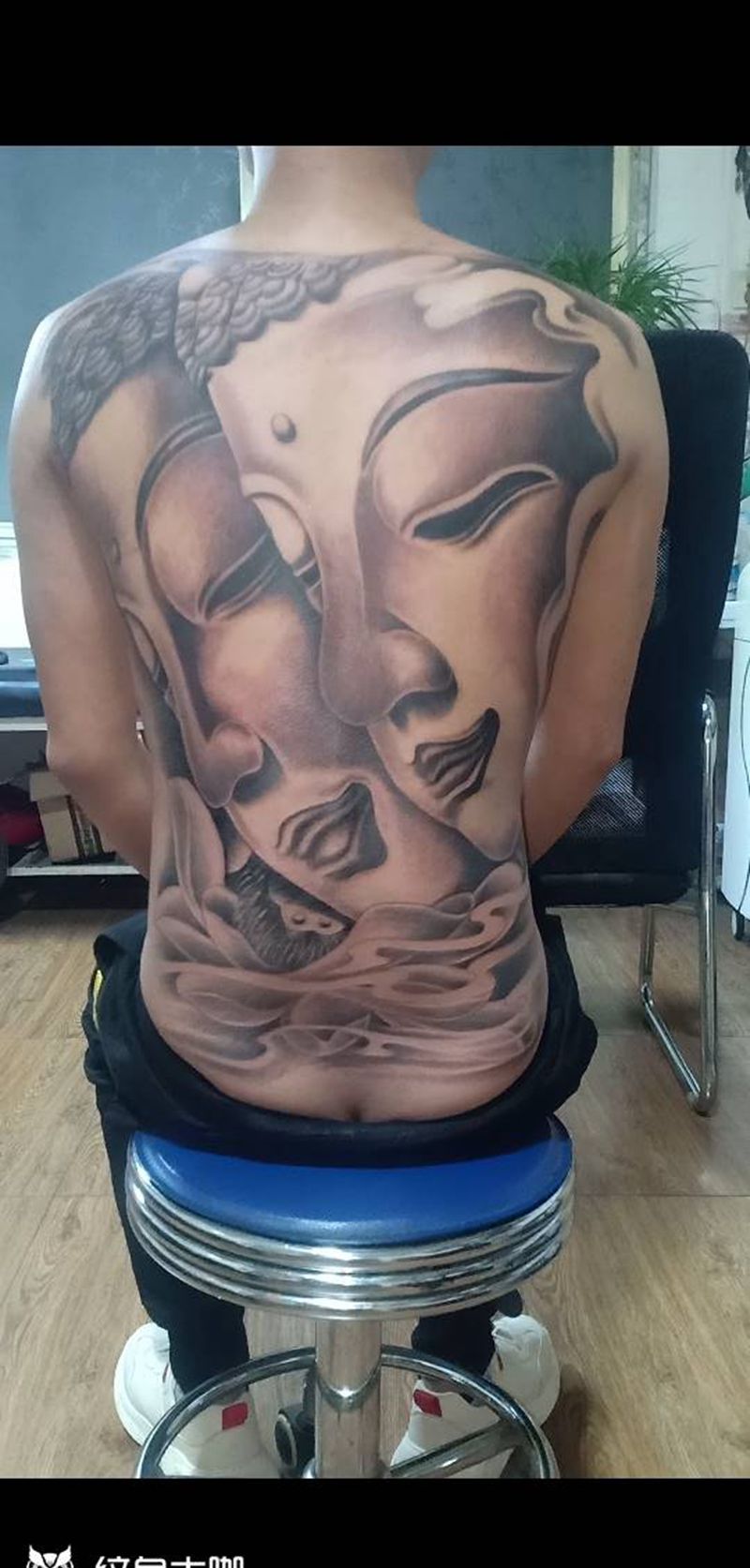 双面佛纹身图片_背部臀部老传统纹身图案