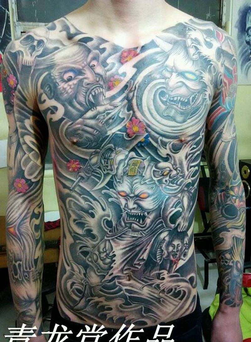 前胸刑天纹身图片