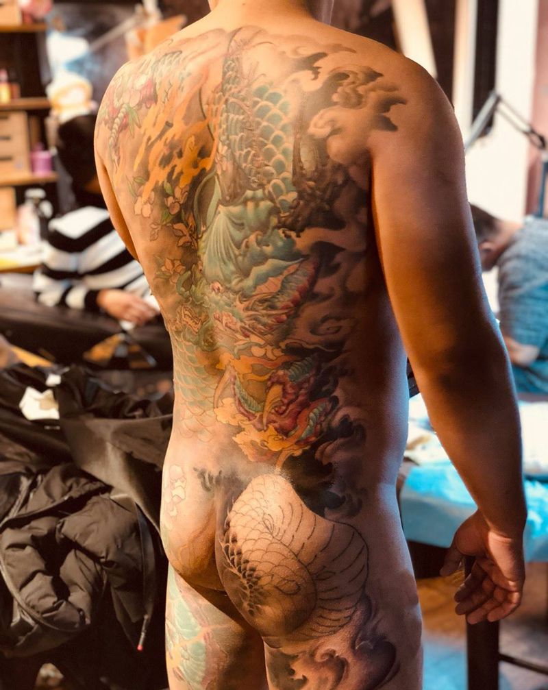 通体大龙纹身图片