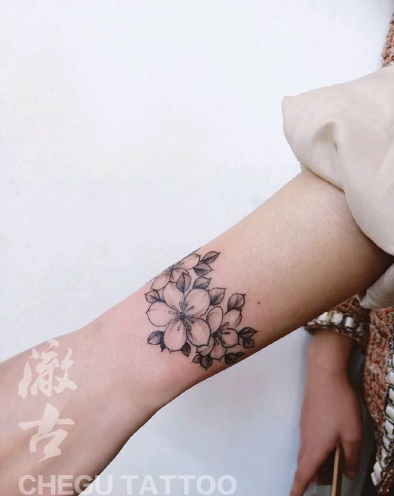 素花纹身图片_手臂点刺小清新素花纹身图案