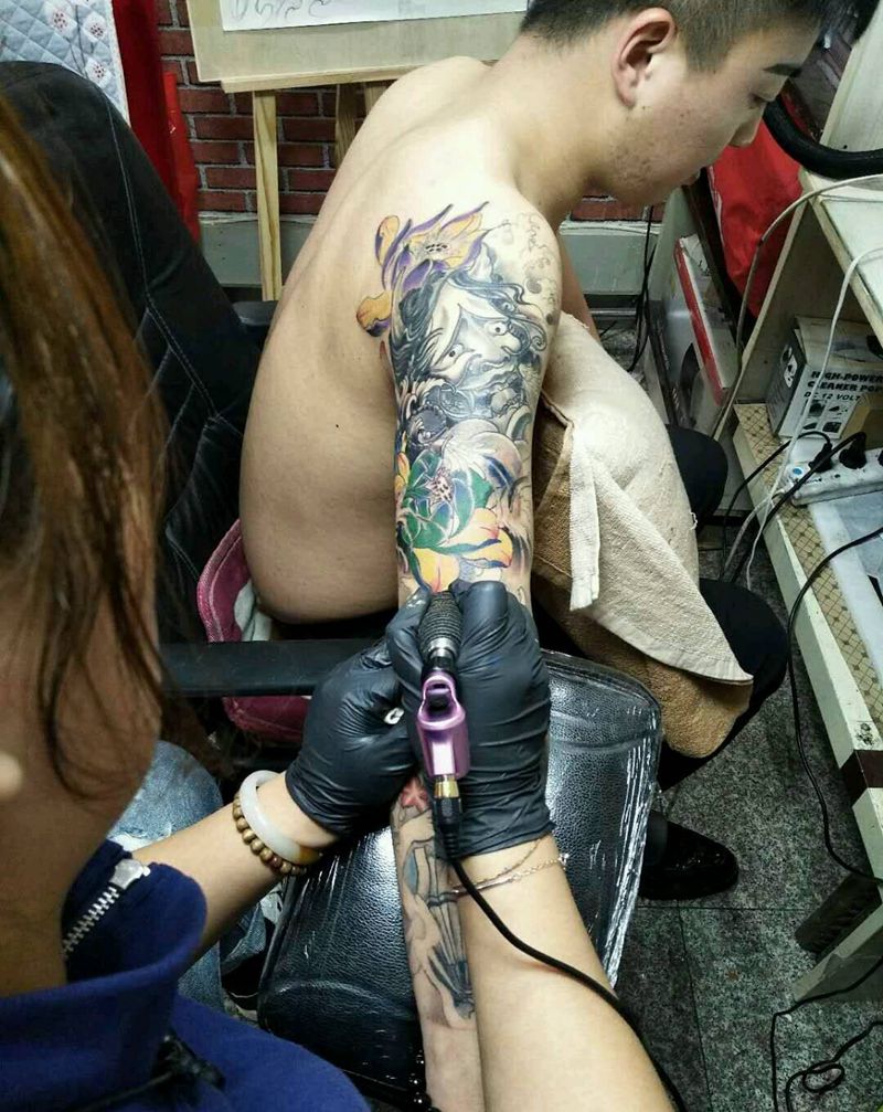 大臂接花臂，般若纹身图片_手臂新传统纹身图案