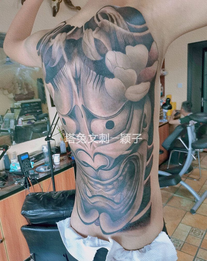 般若满背纹身图片_背部般若满背纹身图案