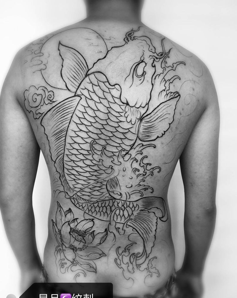 鲤鱼线条纹身图片