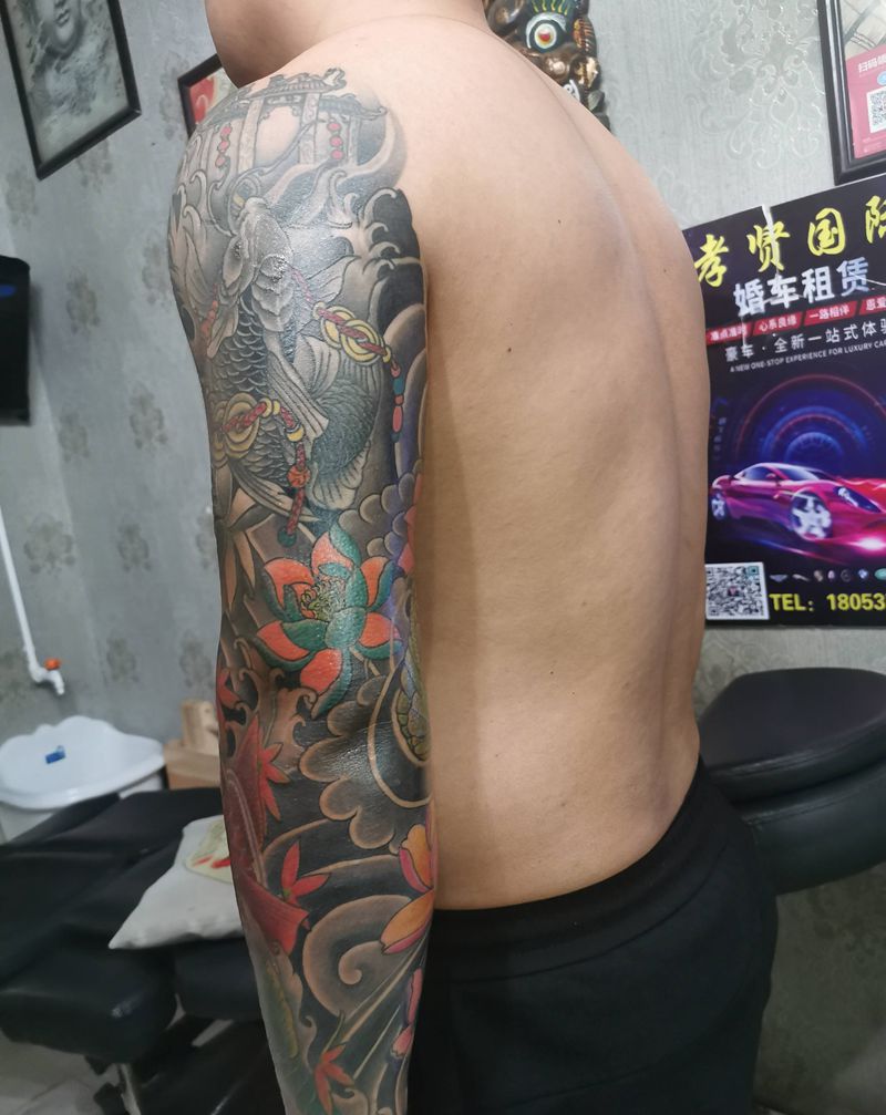 鲫鱼莲花纹身纹身图片_新传统纹身图案