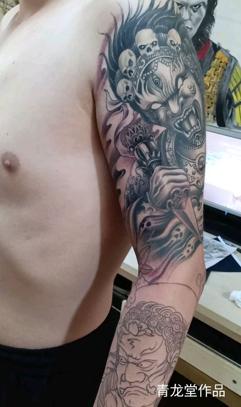 大黑天纹身图片_肩部手臂新传统老传统纹身图案